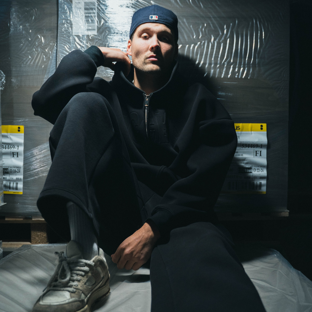 DISKONNEKT TRACKSUIT ONYX