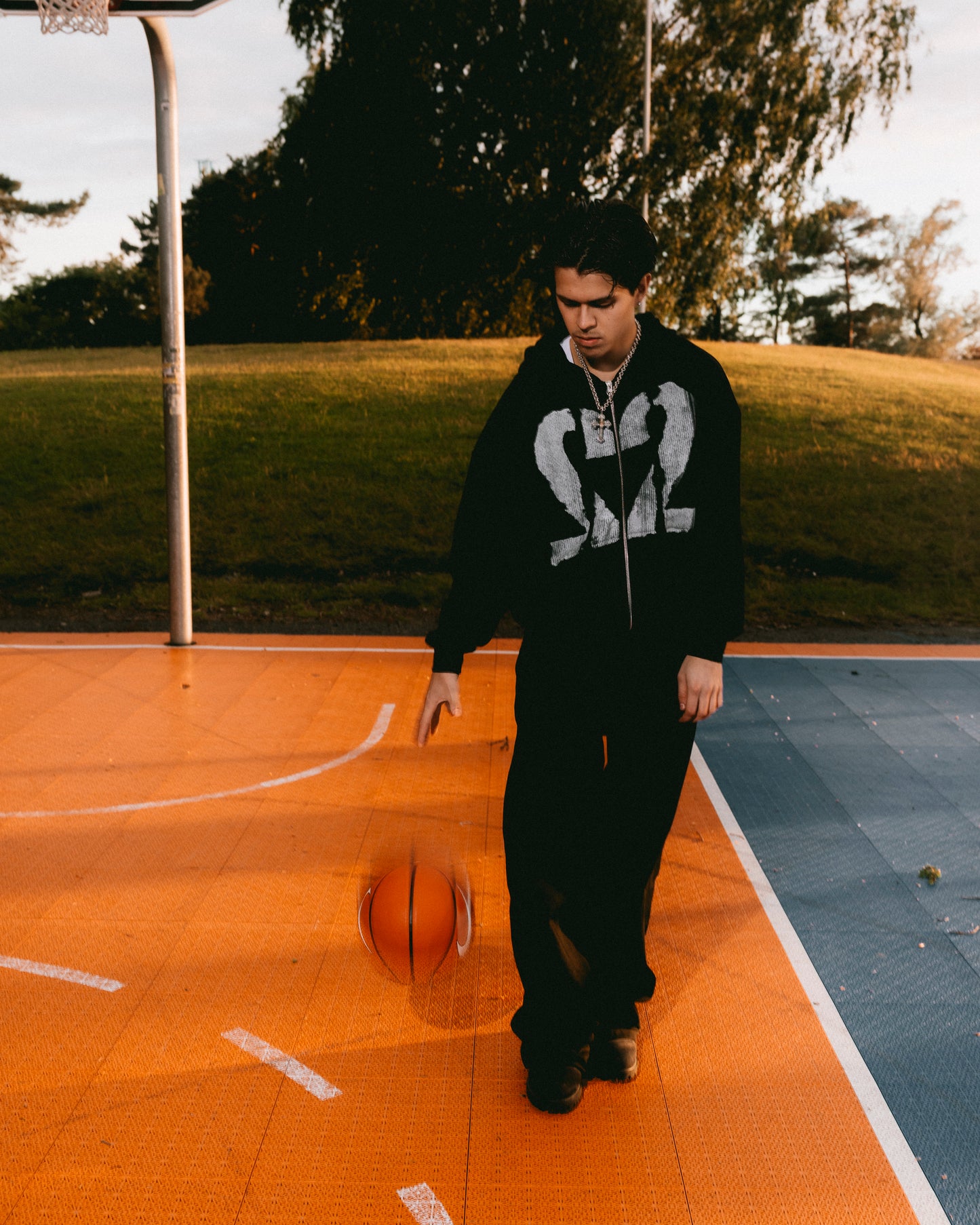 22 – TRACKSUIT